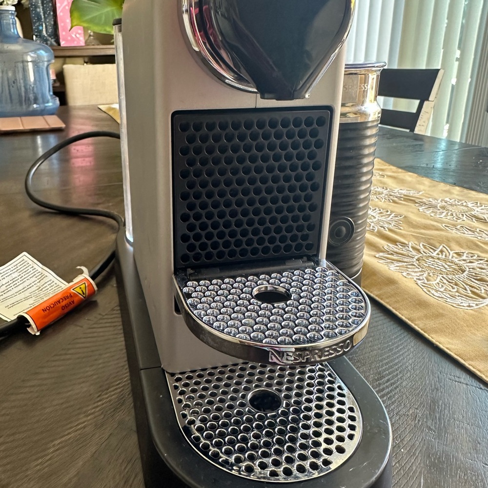 Nespresso Citiz & Milk Machine by Breville in Black and Gray